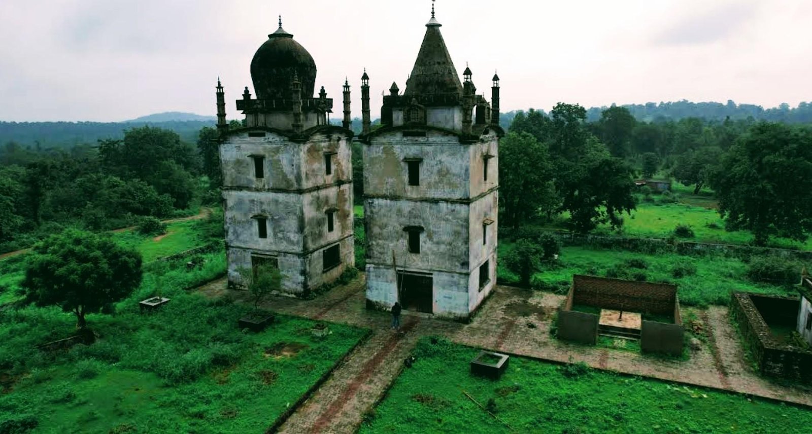 Colonial bungalow in McCluskieganj, Jharkhand, the historic Anglo-Indian heritage town surrounded by forests and scenic landscapes.